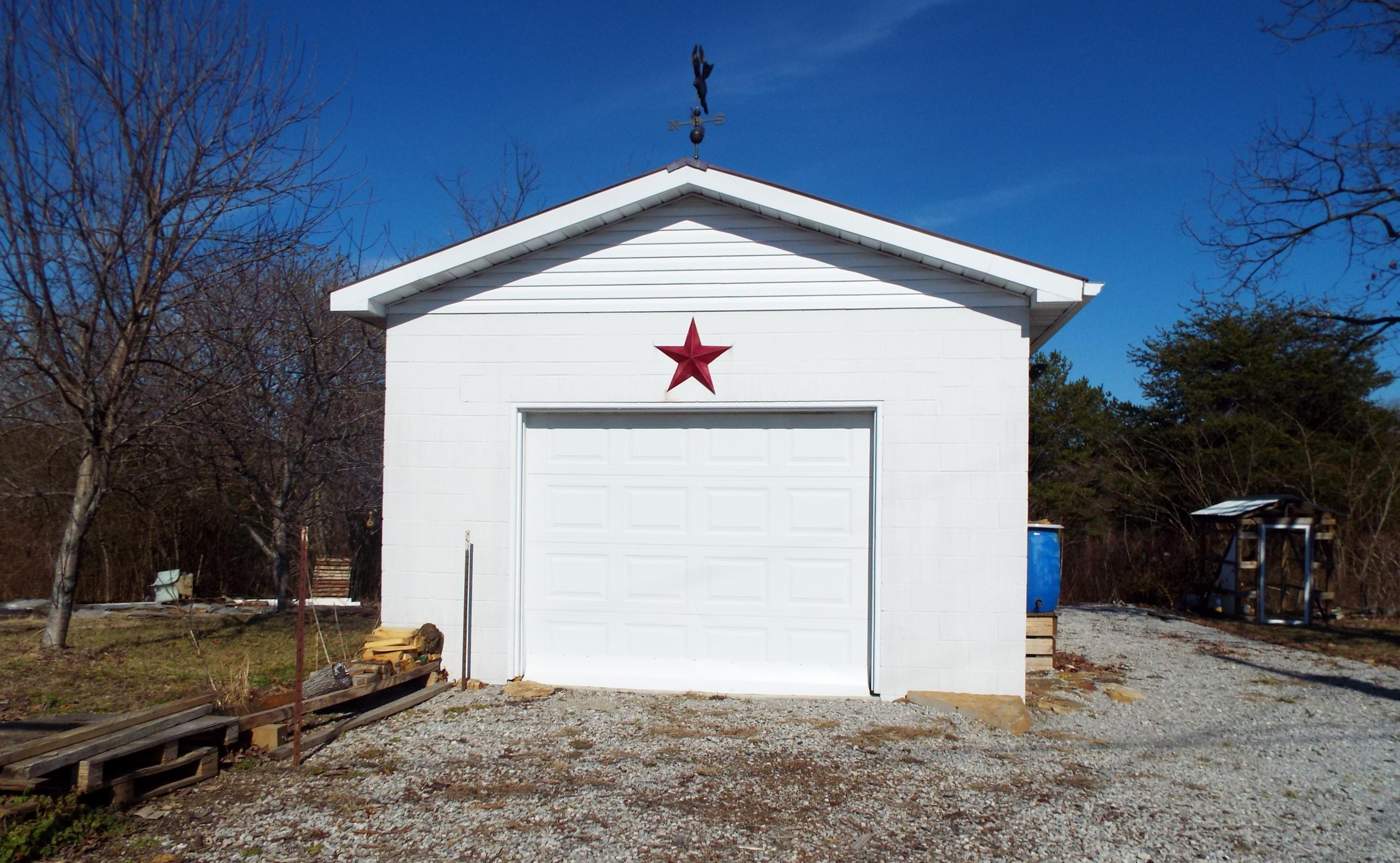 1107 Panther Branch Road Jamestown, TN 38556 - Photo 17 of 20 garage
