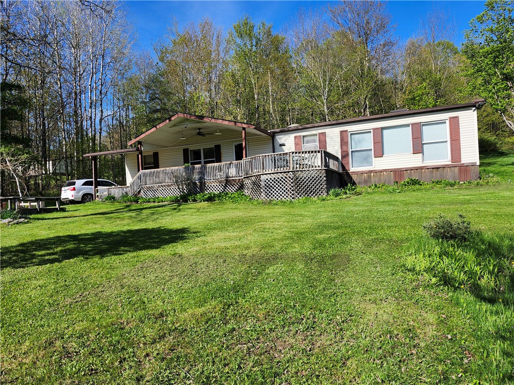 Spacious, meticulously maintained double-wide, wit