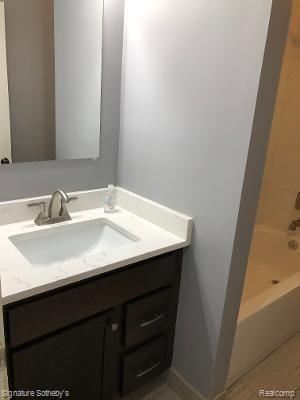 28232 Hawberry Road Farmington Hills, MI 48331 - Photo 14 of 22
