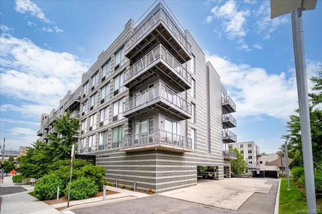 $3,197 | 10 Dekalb Avenue, Unit 205, White Plains, NY 10605