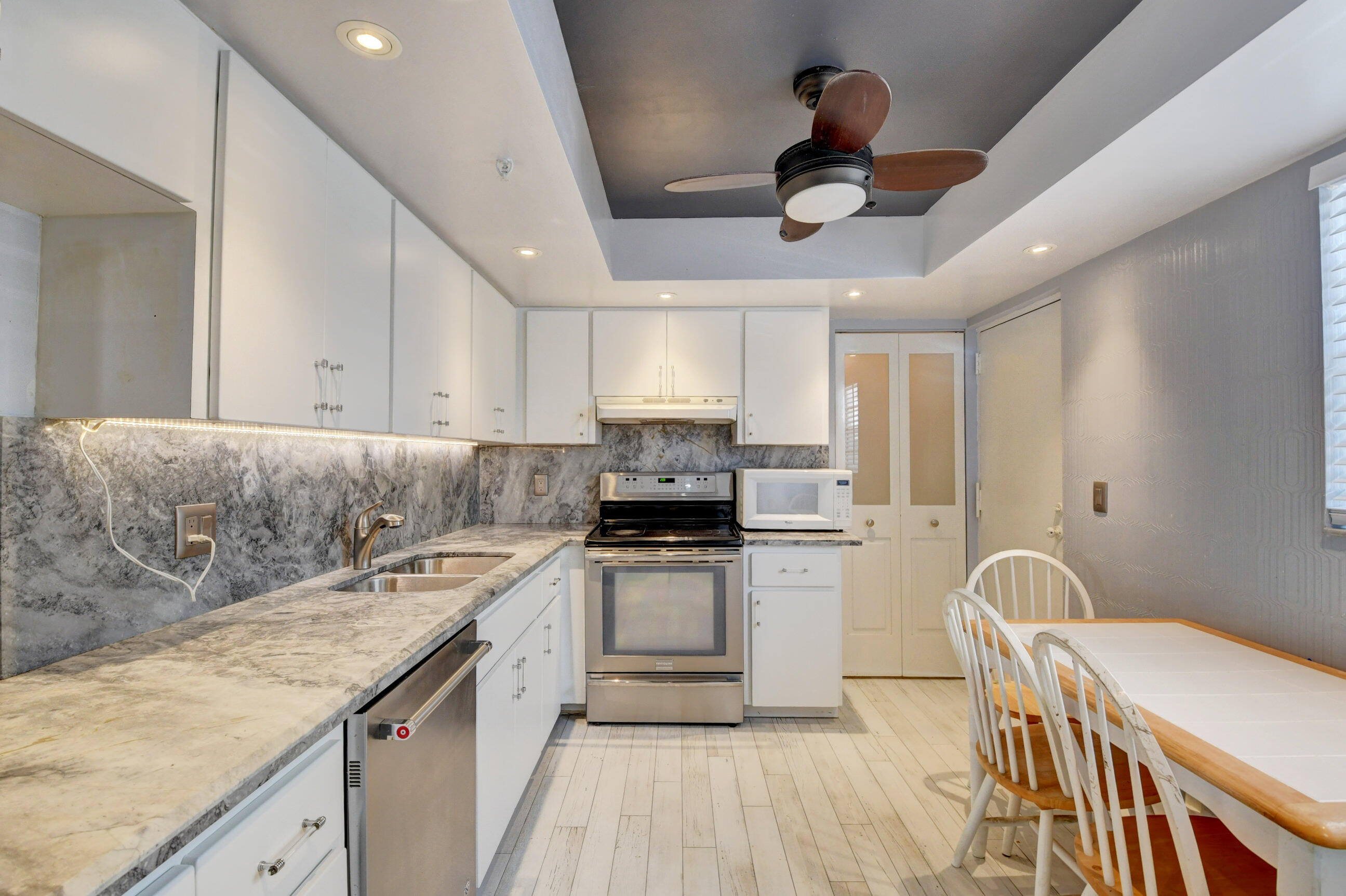 6500 Northwest 2nd Avenue, Unit 111 Boca Raton, FL 33487 - Photo 2 of 23 Kitchen
