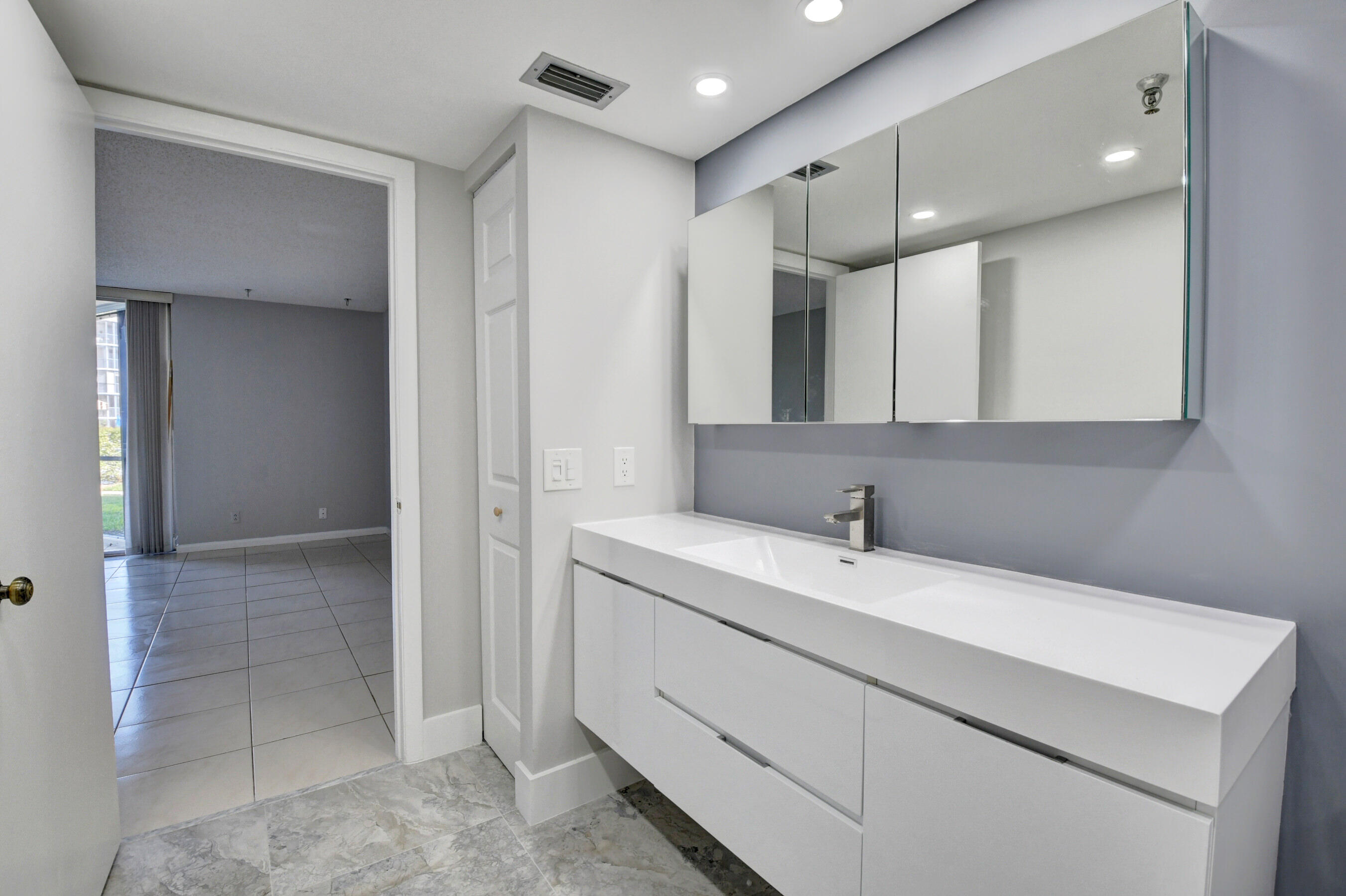 6500 Northwest 2nd Avenue, Unit 111 Boca Raton, FL 33487 - Photo 5 of 23 Master Bathroom