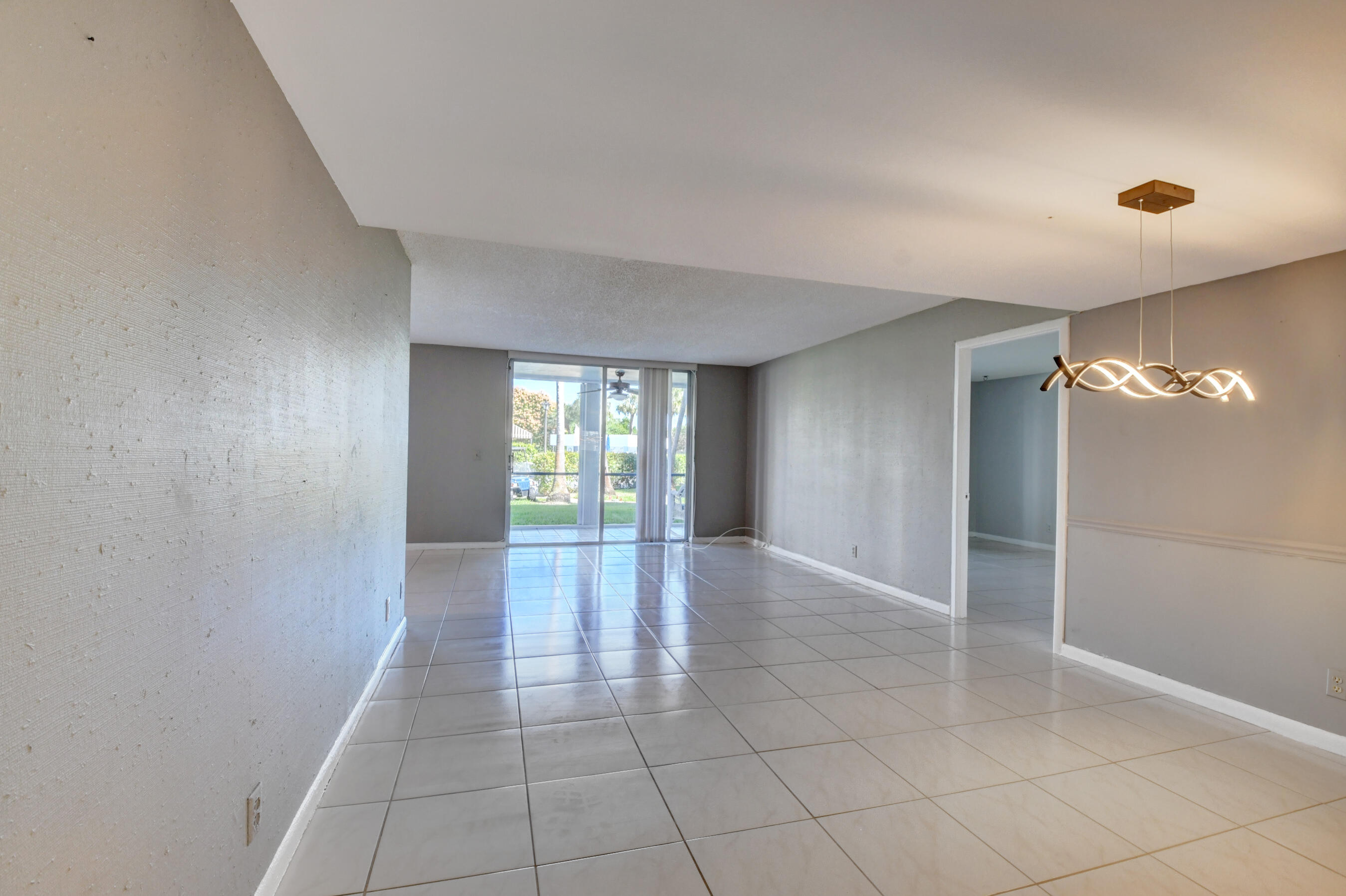 6500 Northwest 2nd Avenue, Unit 111 Boca Raton, FL 33487 - Photo 8 of 23 Living/ Dinning Room