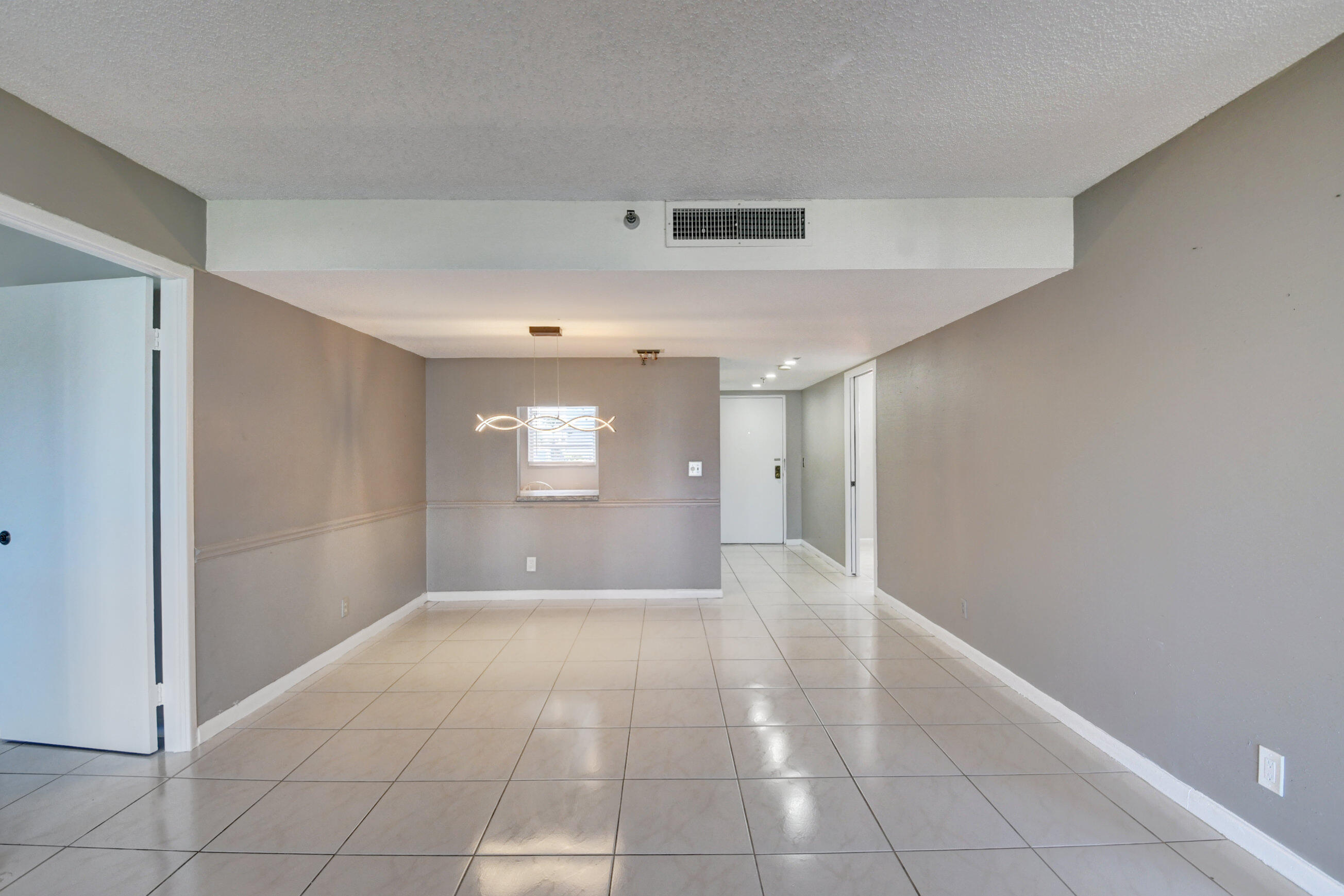 6500 Northwest 2nd Avenue, Unit 111 Boca Raton, FL 33487 - Photo 9 of 23 Living / Dinning Room