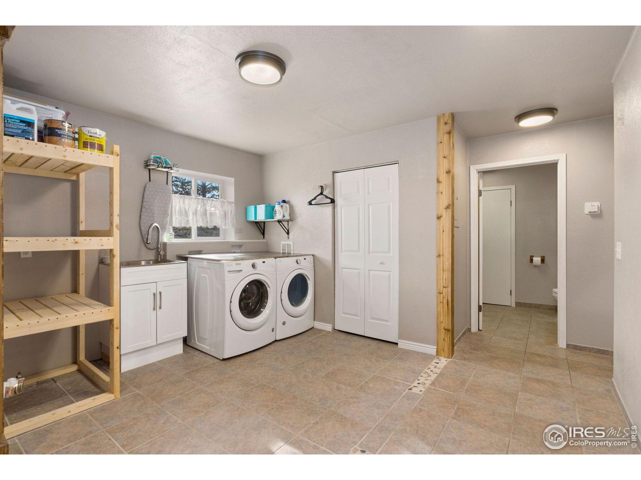 7770 Red Mountain Road Livermore, CO 80536 - Photo 15 of 36 a utility room with dryer and washer