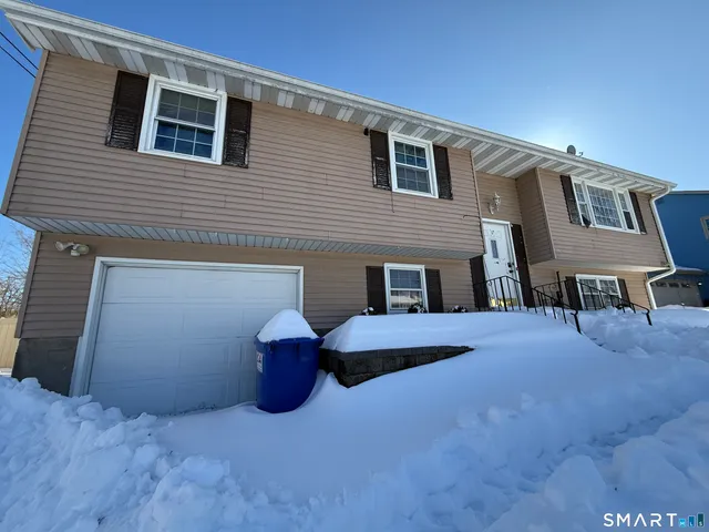 $320,000 | 98 1st Street, Suffield, CT 06078