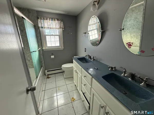 $320,000 | 98 1st Street, Suffield, CT 06078