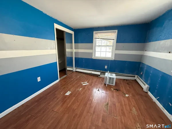 $320,000 | 98 1st Street, Suffield, CT 06078