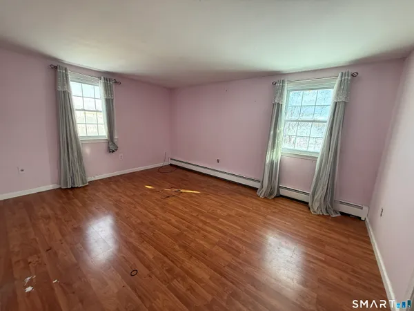 $320,000 | 98 1st Street, Suffield, CT 06078