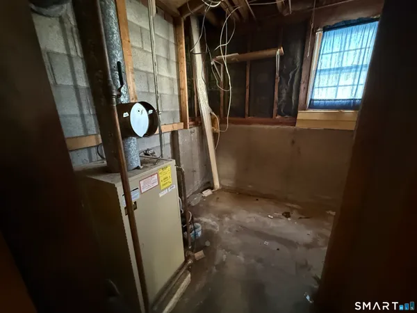 $320,000 | 98 1st Street, Suffield, CT 06078