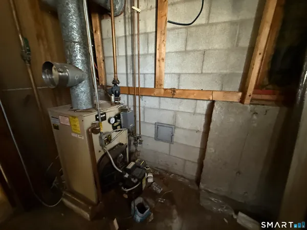 $320,000 | 98 1st Street, Suffield, CT 06078