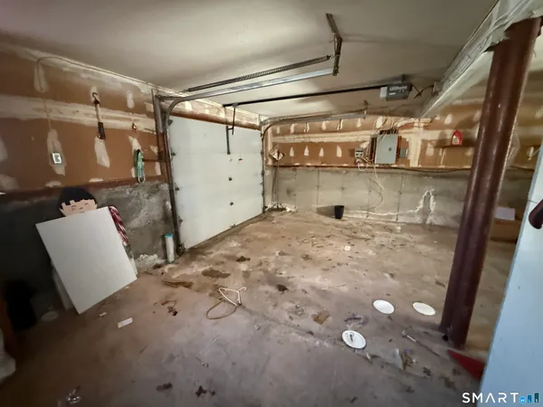 $320,000 | 98 1st Street, Suffield, CT 06078