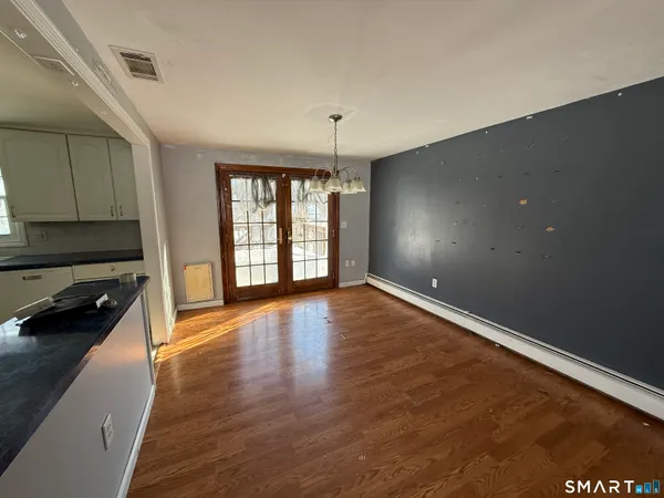 $320,000 | 98 1st Street, Suffield, CT 06078