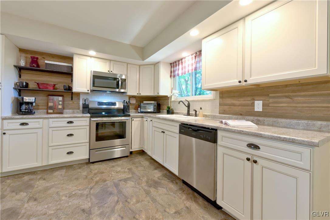 3331 Seiples Station Road Whitehall, PA 18052 - Photo 7 of 33 Gallery Image 7
