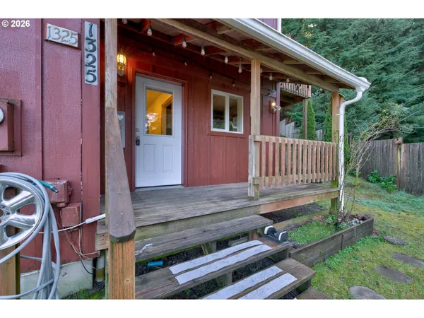 a view of backyard with deck and garden