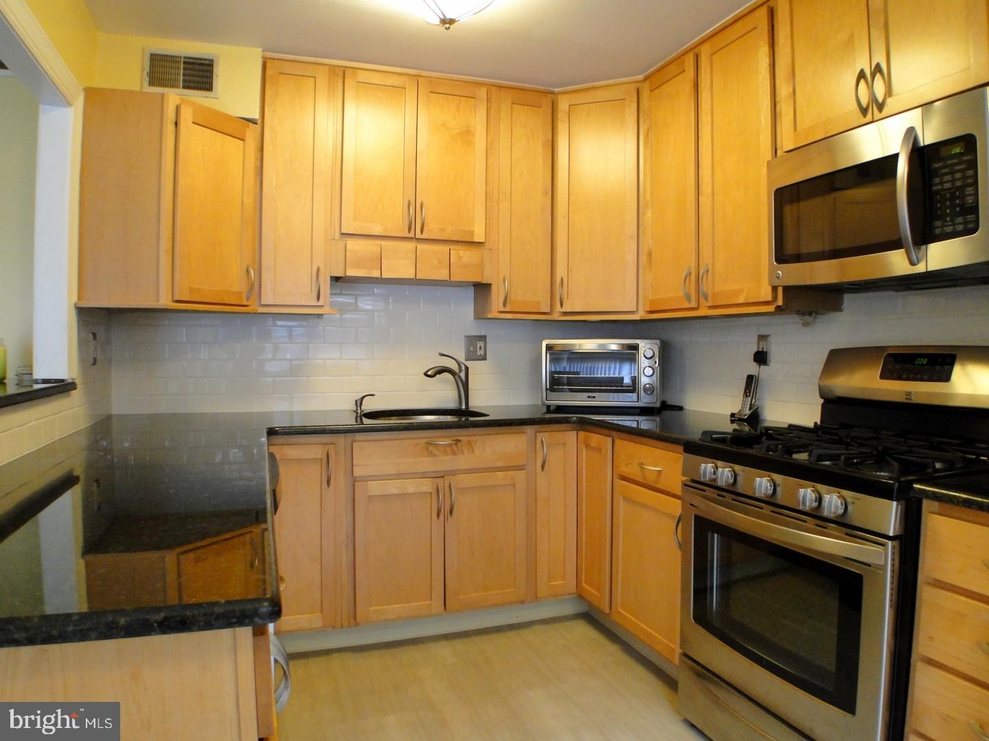 10924 East Keswick Road Philadelphia, PA 19154 - Photo 8 of 25 Gallery Image 8