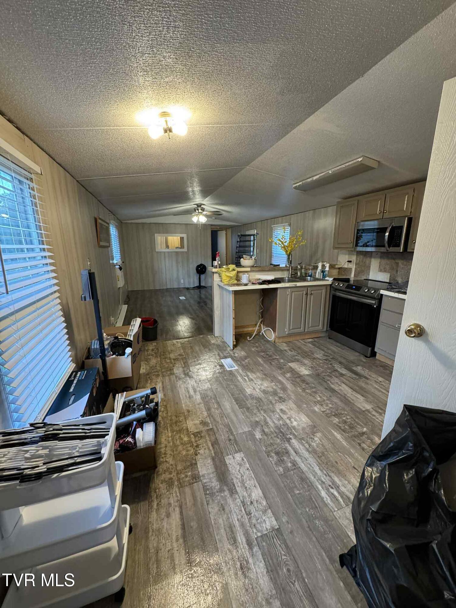 354 Deck Valley Road Bristol, TN 37620 - Photo 12 of 49 Facebook_creation_271A655A-D64B-4E1A-822