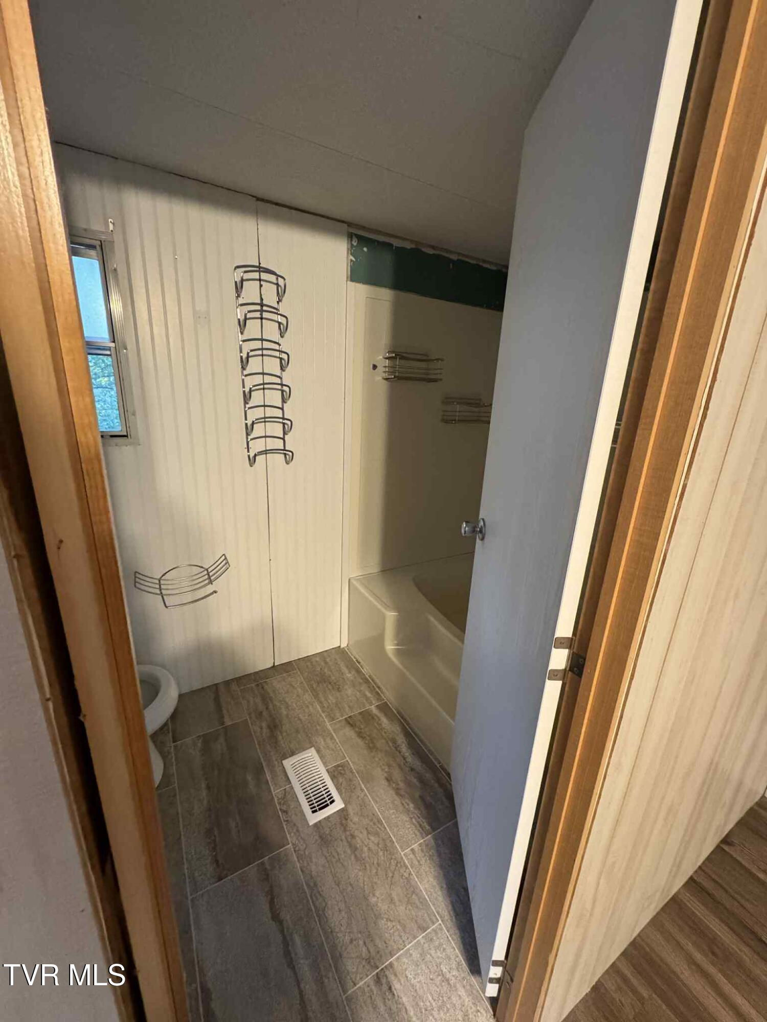 354 Deck Valley Road Bristol, TN 37620 - Photo 13 of 49 Facebook_creation_275B0675-8C0F-4EAD-A6F