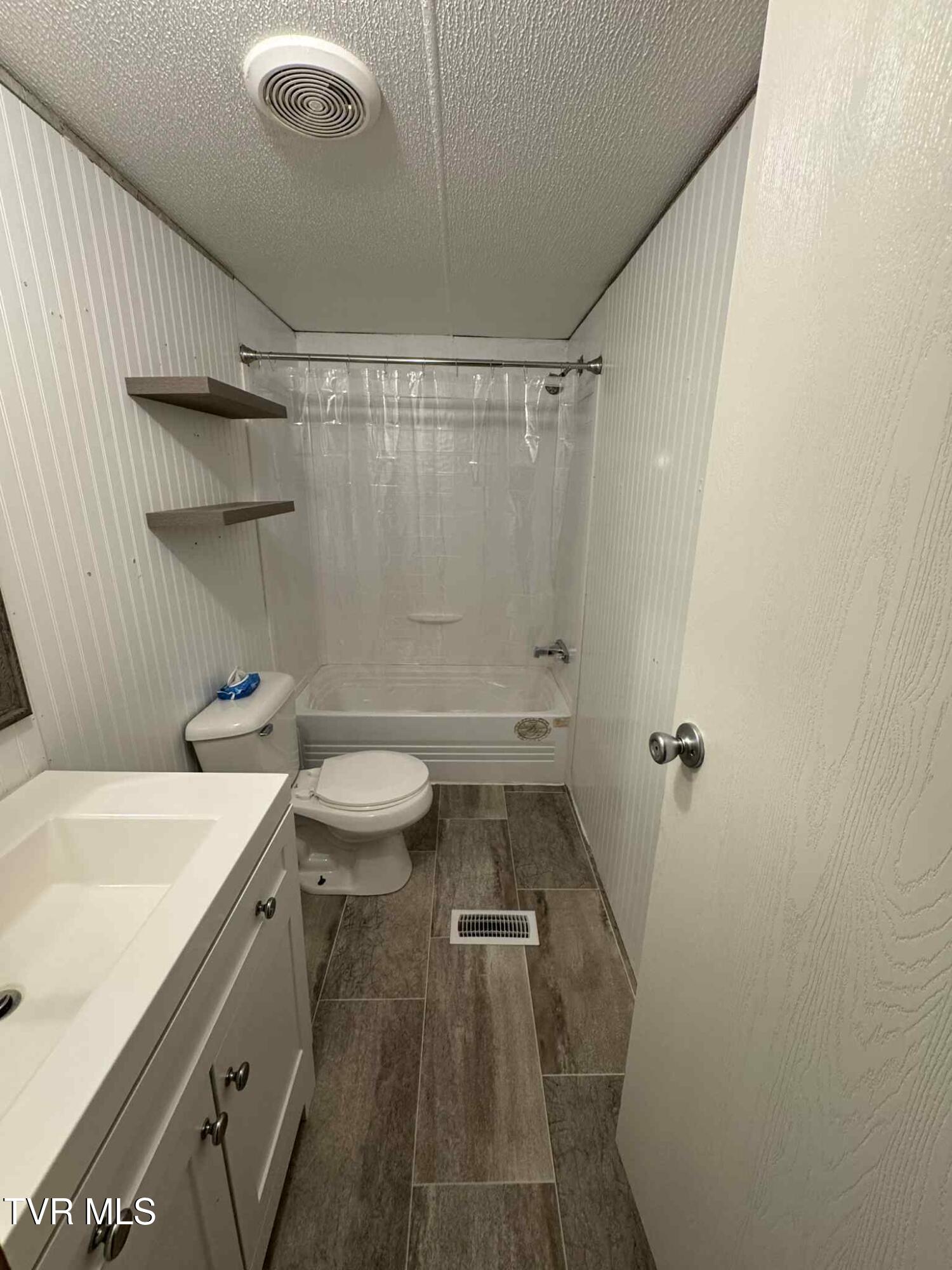 354 Deck Valley Road Bristol, TN 37620 - Photo 15 of 49 Facebook_creation_500D3219-82EA-49D8-B21