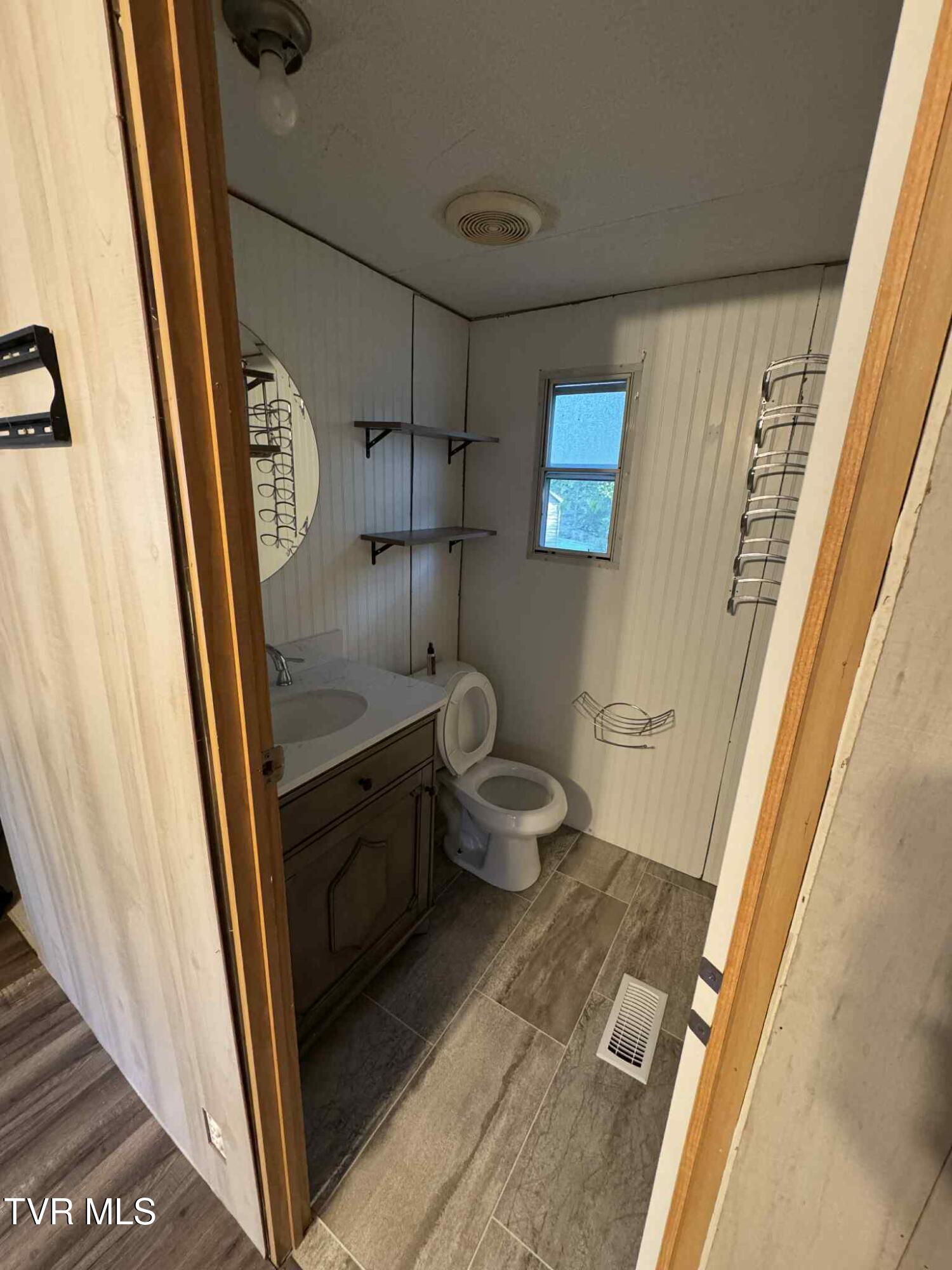 354 Deck Valley Road Bristol, TN 37620 - Photo 19 of 49 Facebook_creation_7301434D-E861-4C90-8FE