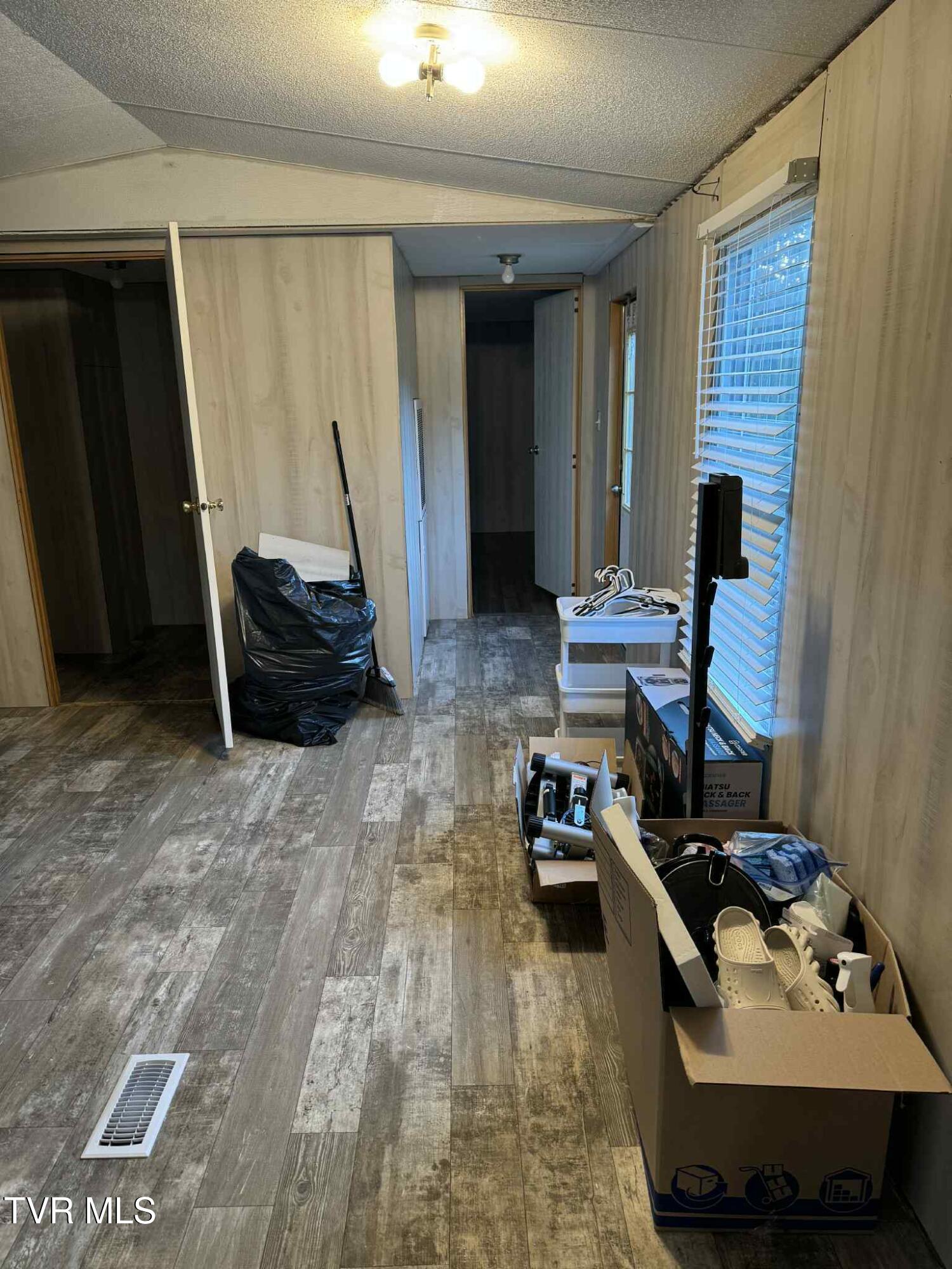 354 Deck Valley Road Bristol, TN 37620 - Photo 23 of 49 Facebook_creation_B8A7A9D9-21EE-4973-AD4