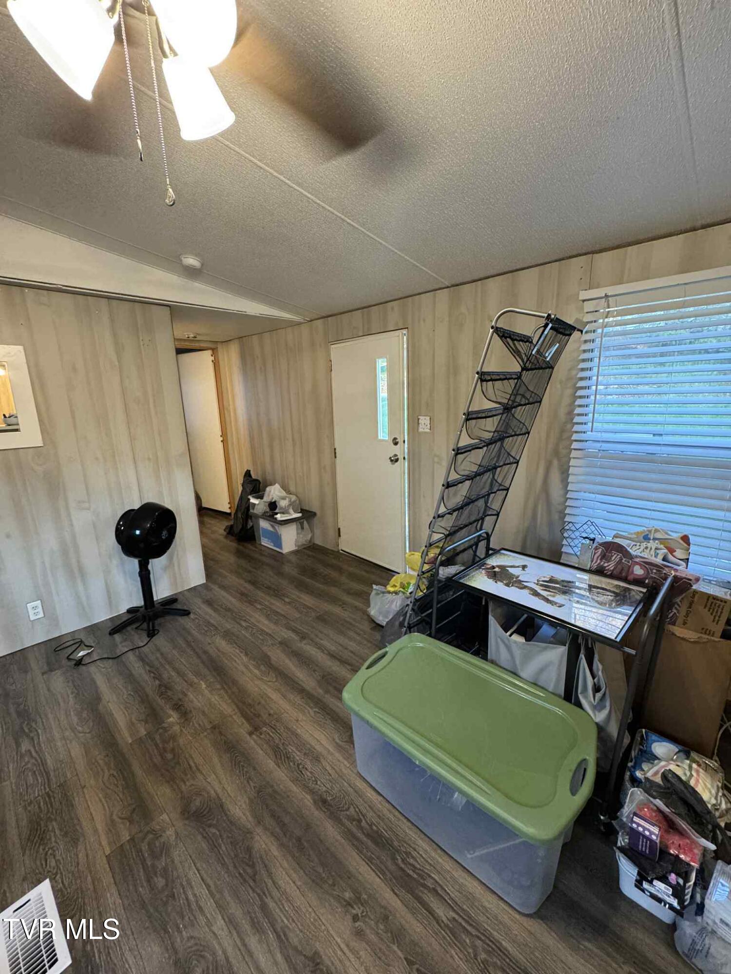 354 Deck Valley Road Bristol, TN 37620 - Photo 24 of 49 Facebook_creation_B420DD76-1404-466A-8E5