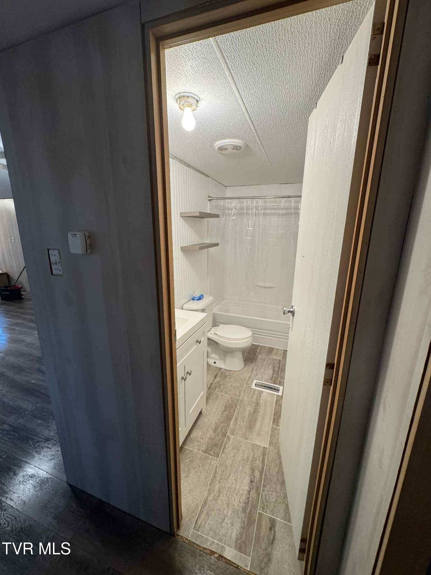 354 Deck Valley Road Bristol, TN 37620 - Photo 27 of 49 Facebook_creation_C8700E1E-A3EC-474D-BA4