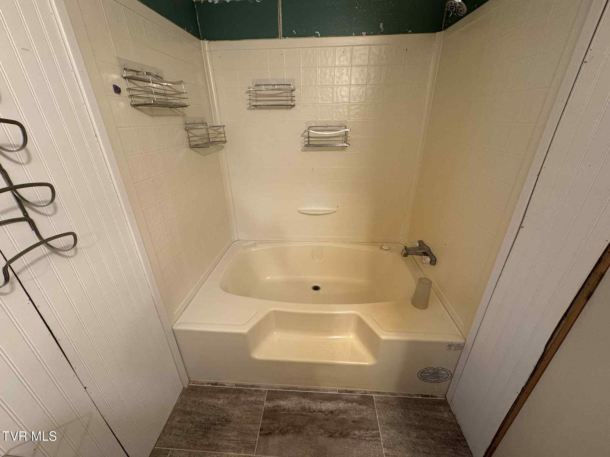 354 Deck Valley Road Bristol, TN 37620 - Photo 28 of 49 Facebook_creation_CC657BB9-1E06-4DD0-A26