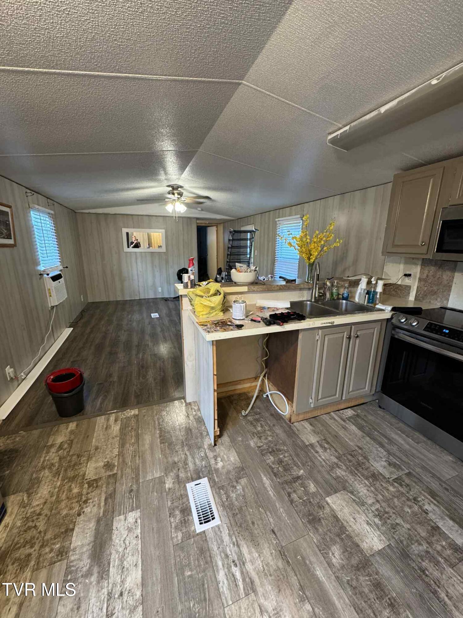 354 Deck Valley Road Bristol, TN 37620 - Photo 32 of 49 Facebook_creation_DECD8884-CE7A-4FD7-8F4