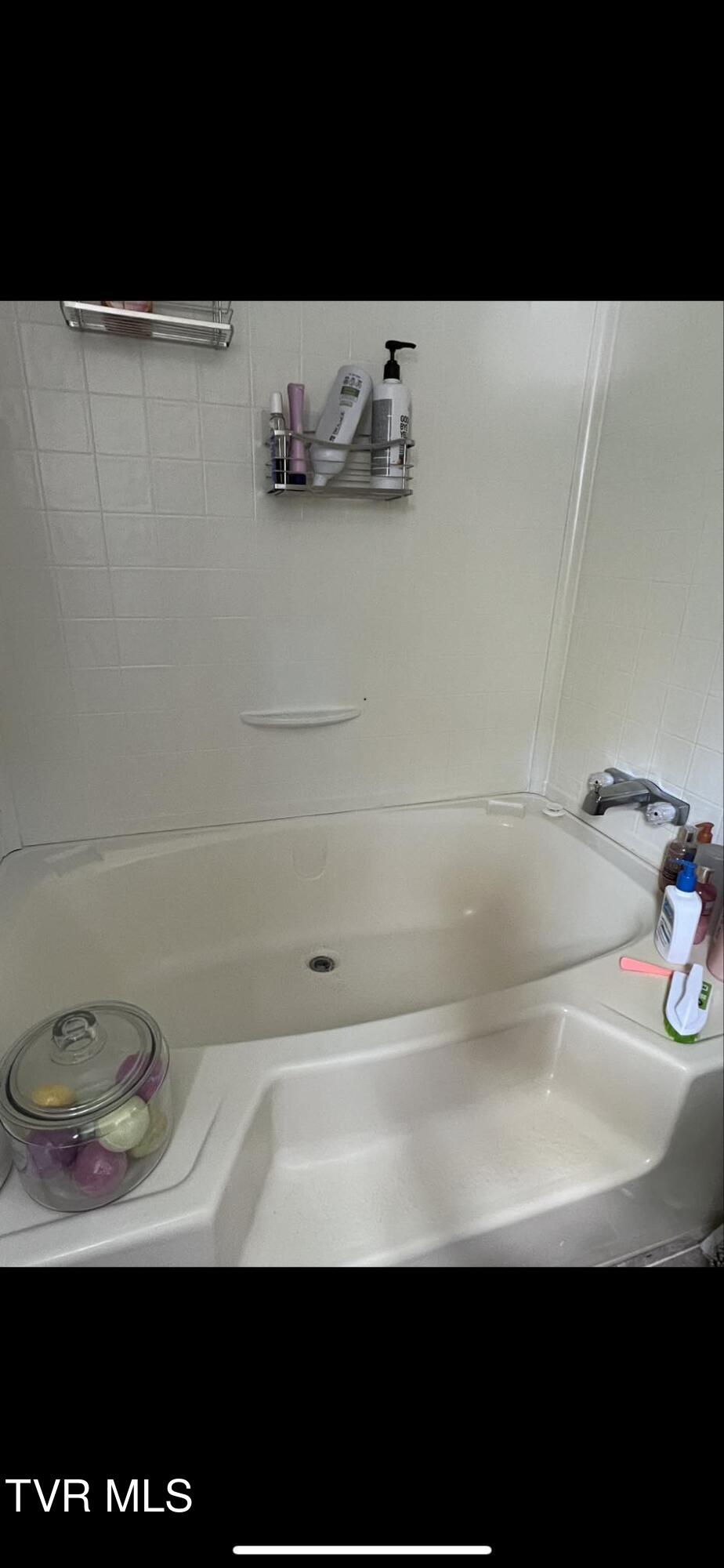 354 Deck Valley Road Bristol, TN 37620 - Photo 45 of 49 Messenger_creation_b707cdeb-7640-4e72-8d