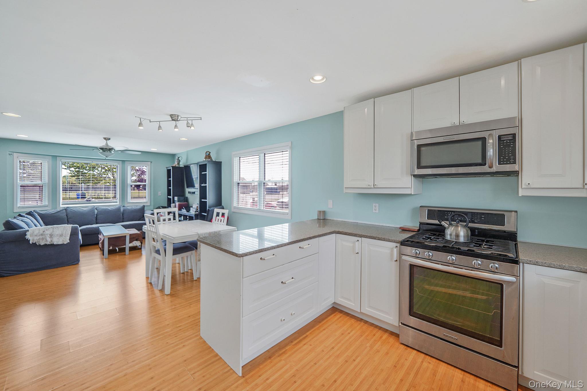 374 Rider Avenue Patchogue, NY 11772 - Photo 8 of 24