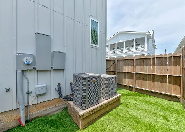 a view of backyard with cabin