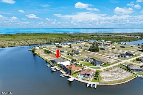 a picture of city view with lake view