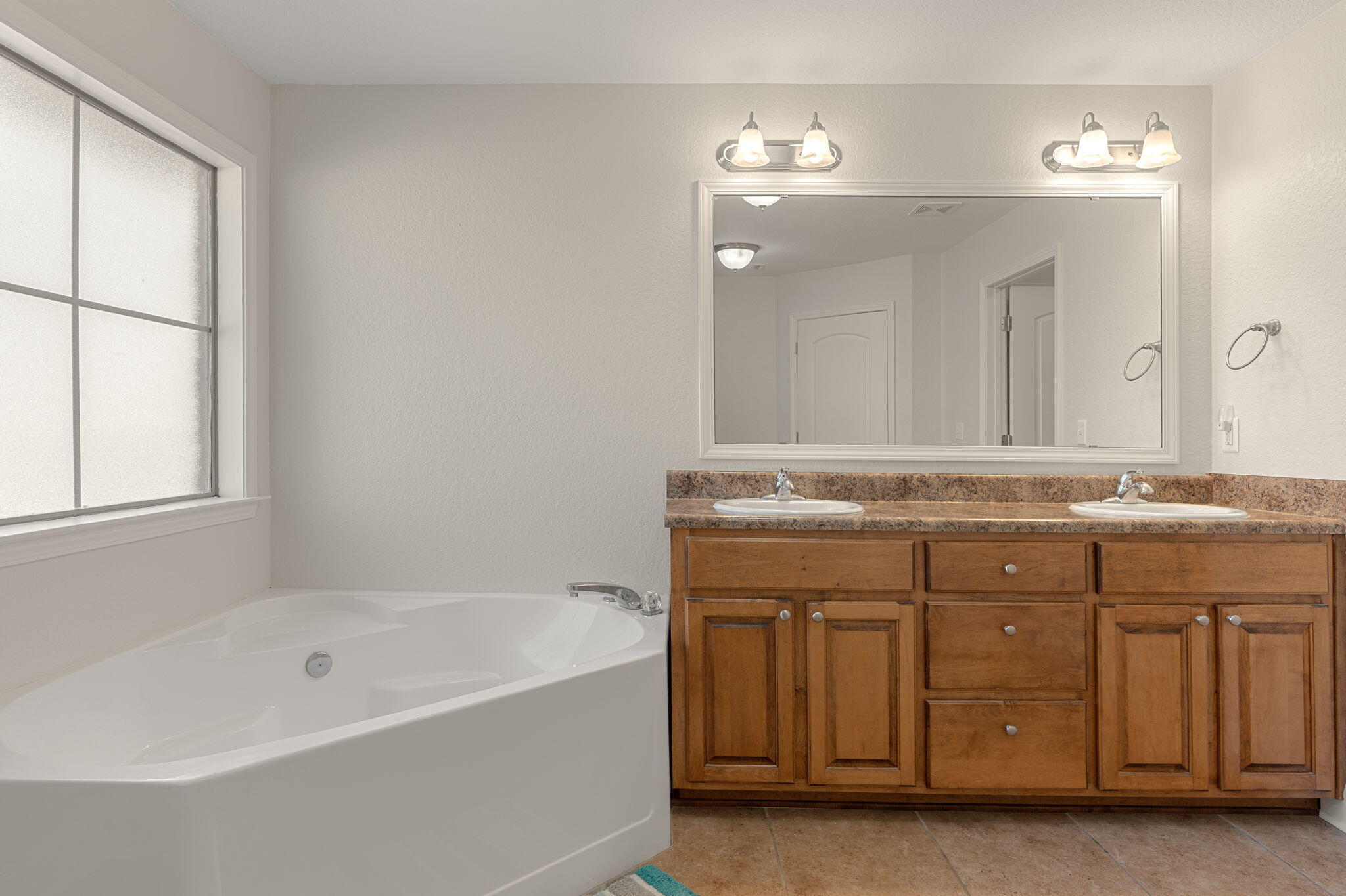 207 Pinque Coat Court Crestview, FL 32536 - Photo 27 of 47 Master Bathroom