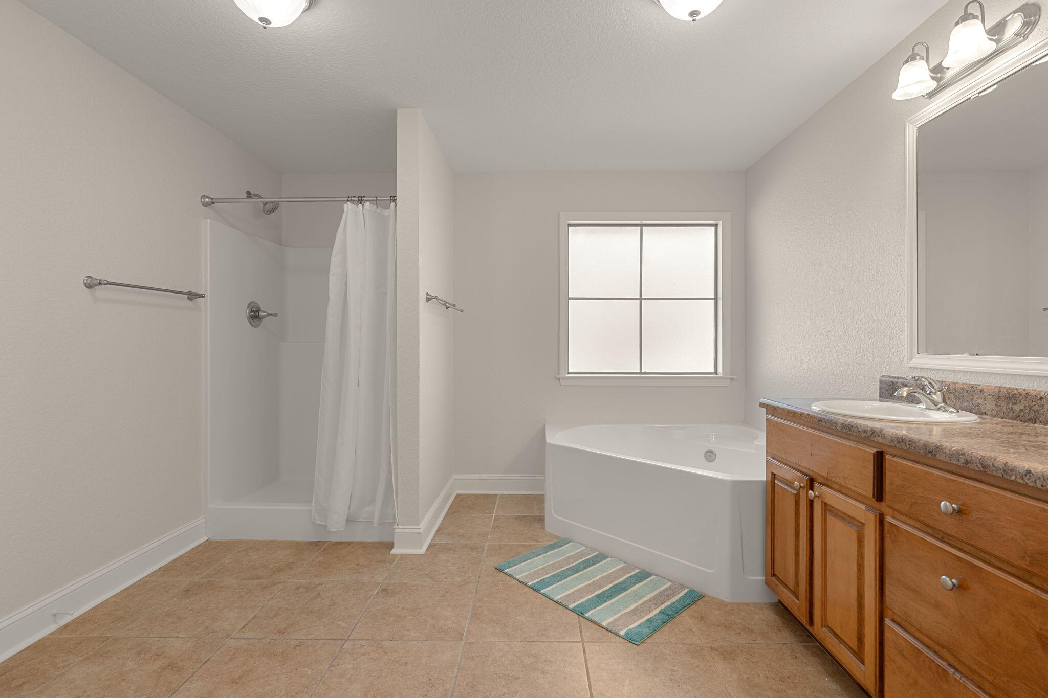 207 Pinque Coat Court Crestview, FL 32536 - Photo 28 of 47 Master Bathroom