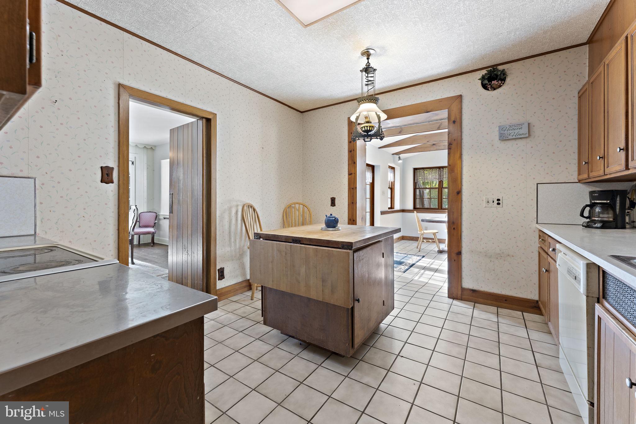 975 Henning Road Perkiomenville, PA 18074 - Photo 8 of 32 Gallery Image 8