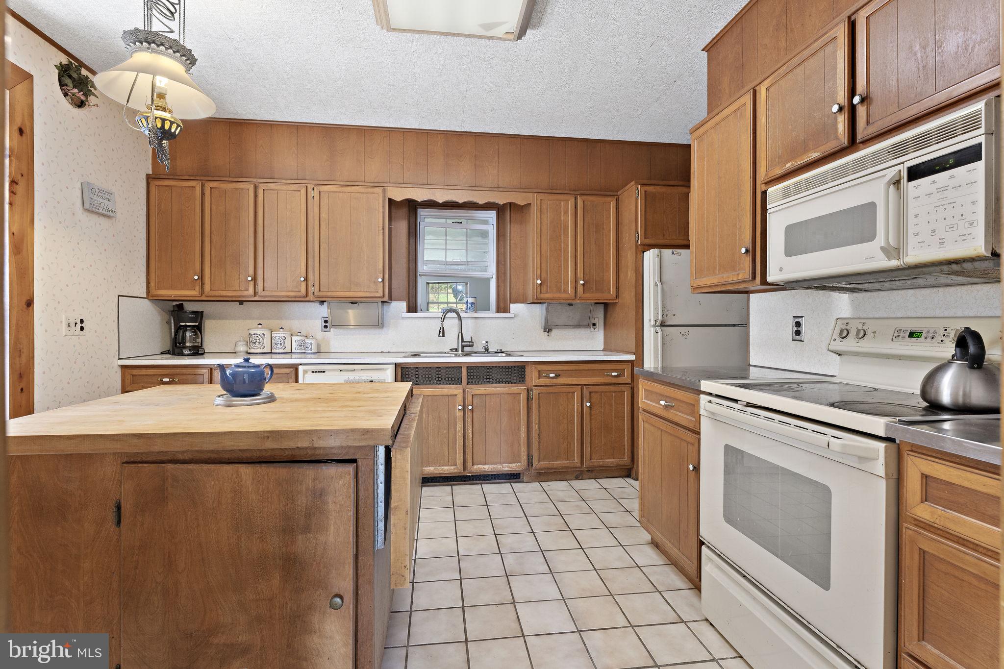 975 Henning Road Perkiomenville, PA 18074 - Photo 9 of 32 Gallery Image 9