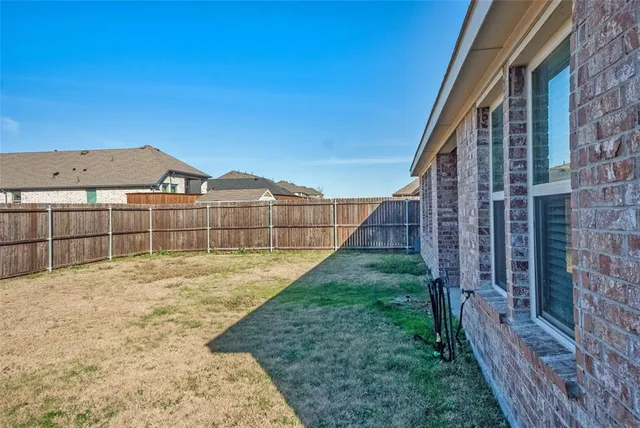 $2,300 | 222 Gavin Trail, Royse City, TX 75189