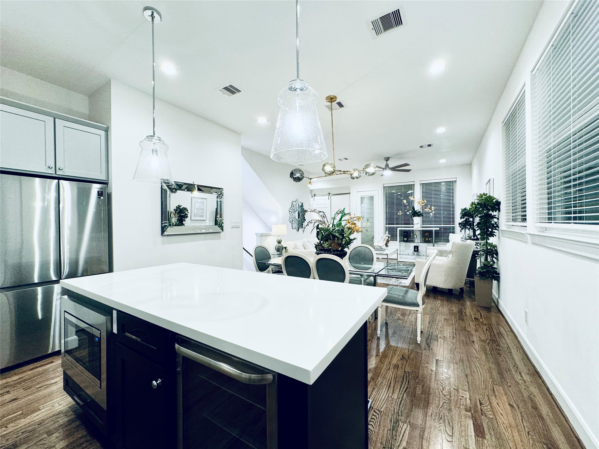 2717 Clinton Drive Houston, TX 77020 - Photo 6 of 22 a kitchen with a table and chairs