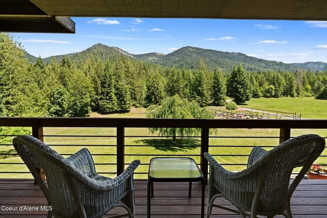 $1,495,500 | 343 West Spring Creek Road, Hope, ID 83836