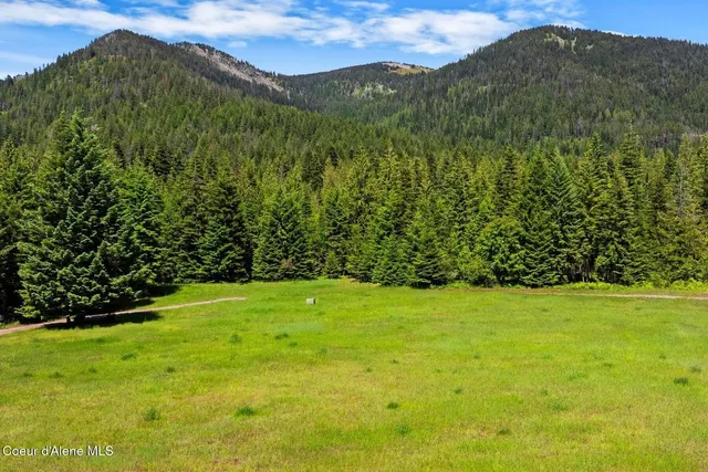 $1,495,500 | 343 West Spring Creek Road, Hope, ID 83836