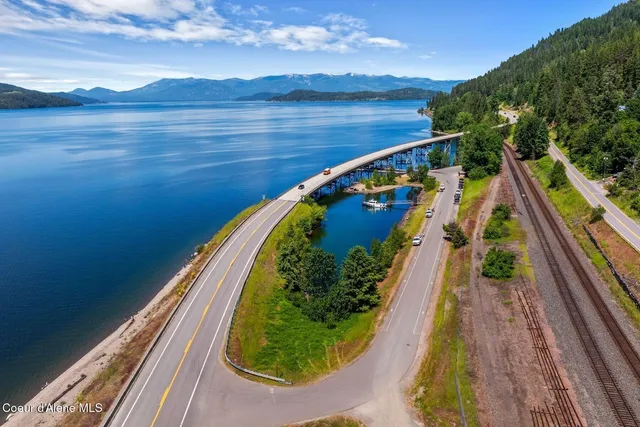 $1,495,500 | 343 West Spring Creek Road, Hope, ID 83836