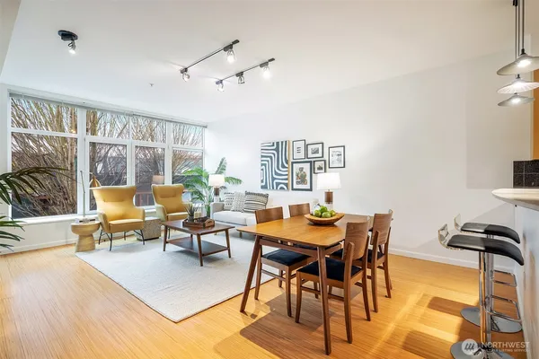 $359,000 | 17 West Mercer Street, Unit 104, Seattle, WA 98119