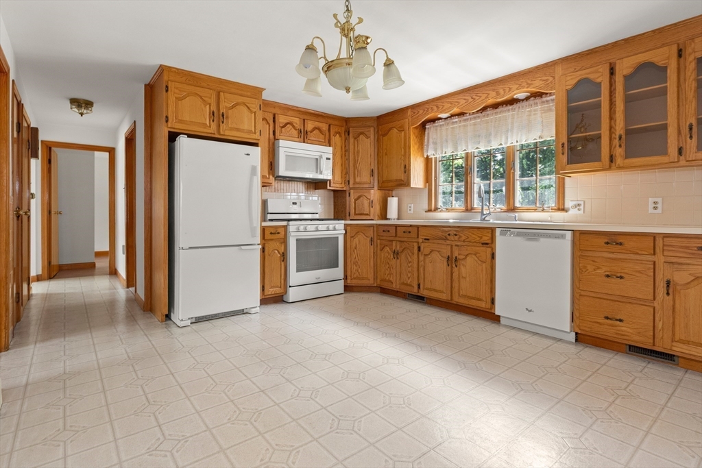 1 Rambler Road Methuen, MA 01844 - Photo 8 of 42