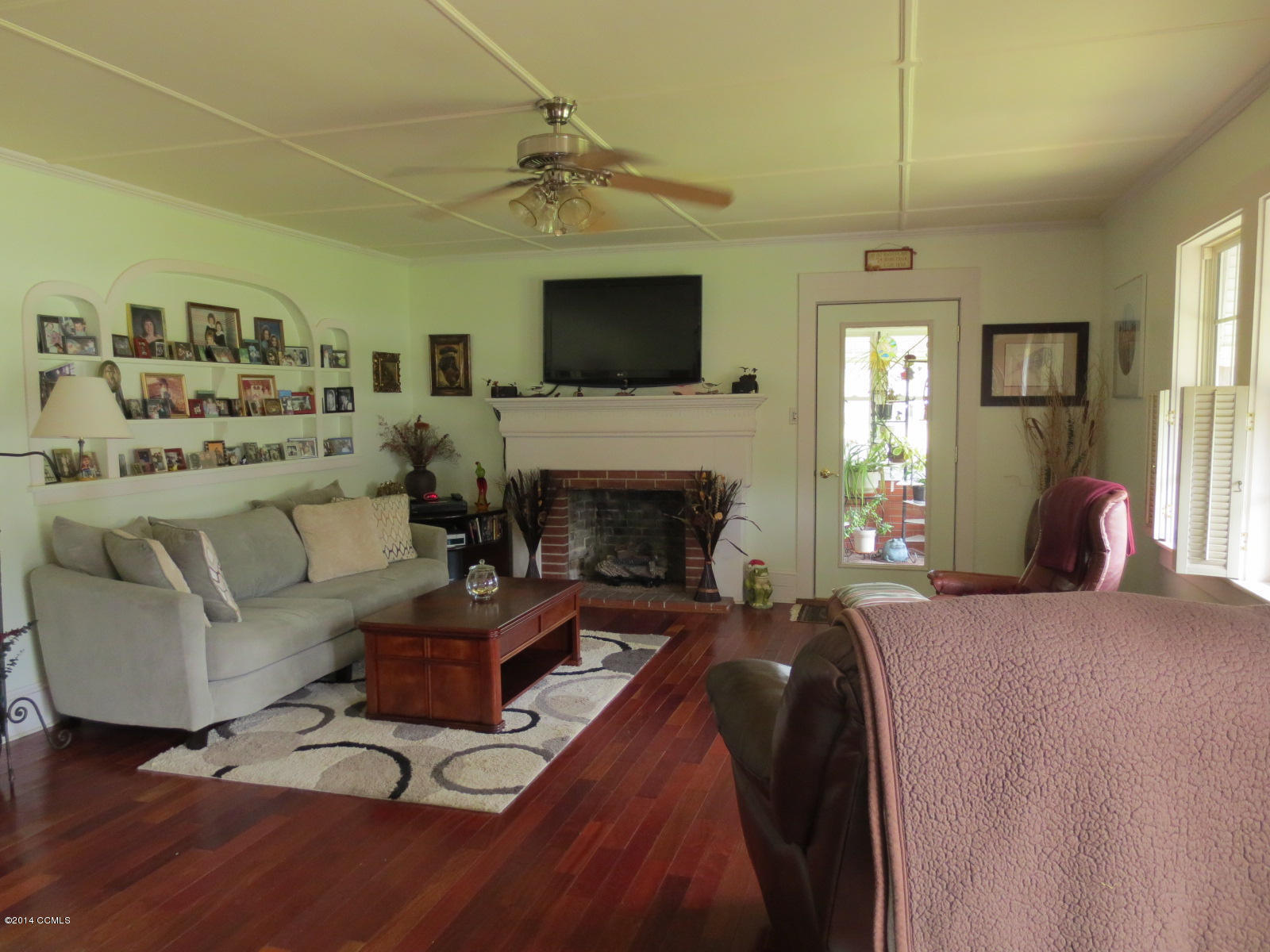 1009 Marshallberg Road Marshallberg, NC 28553 - Photo 5 of 48 living room 2