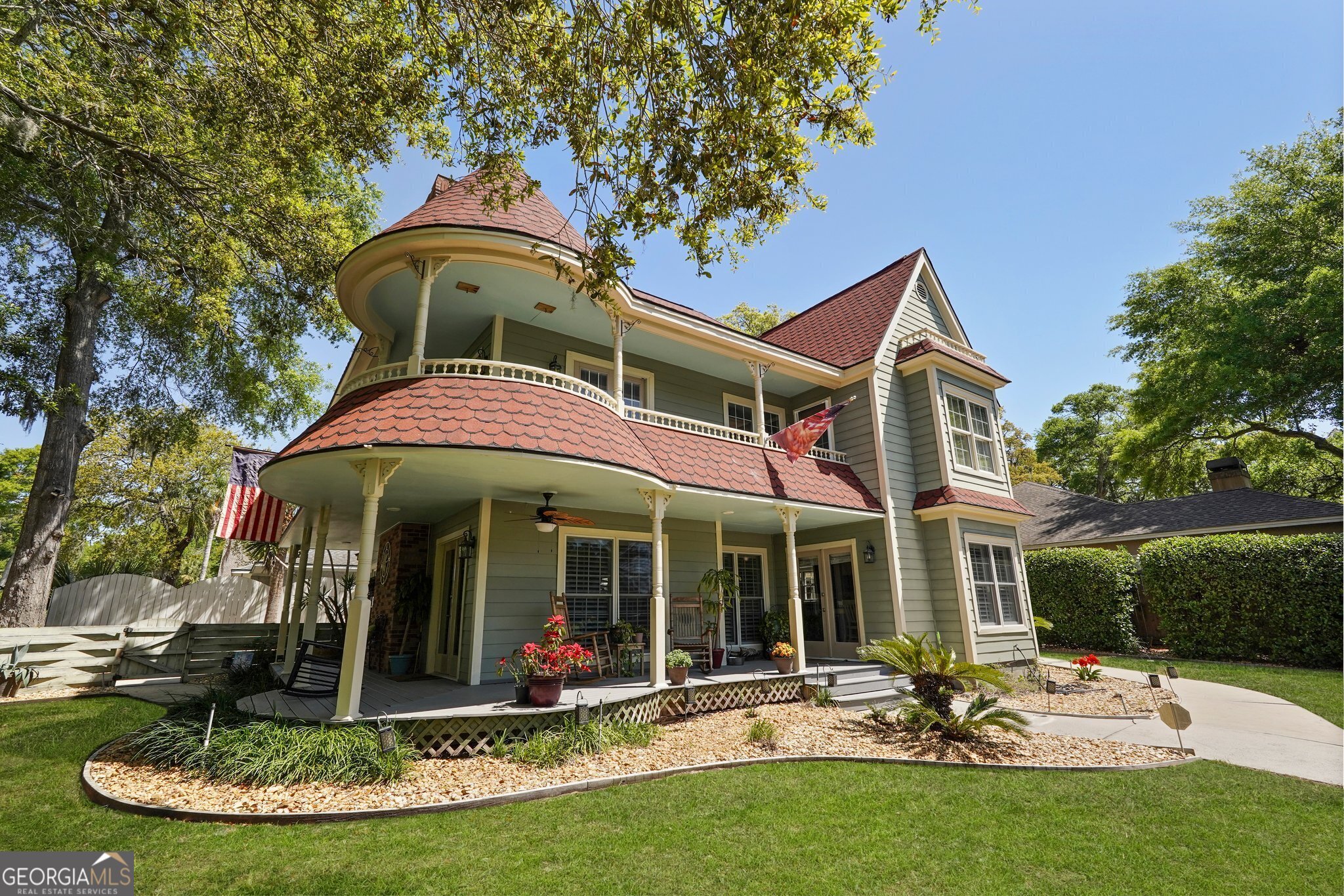 600 Shore Edge Trc St. Simons Island, GA 31522 - Photo 2 of 93 a front view of a house with garden