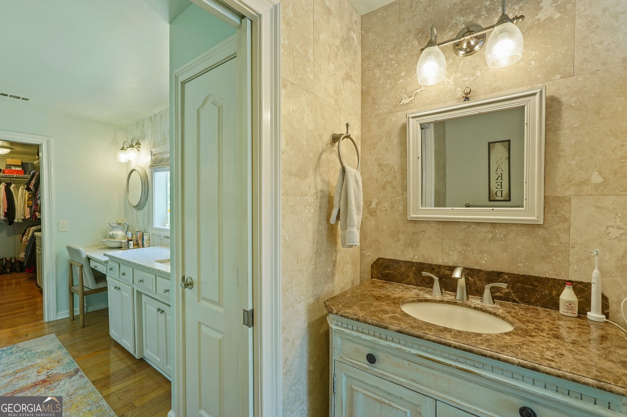 600 Shore Edge Trc St. Simons Island, GA 31522 - Photo 62 of 93 a en suite bathroom with a granite countertop sink and a mirror
