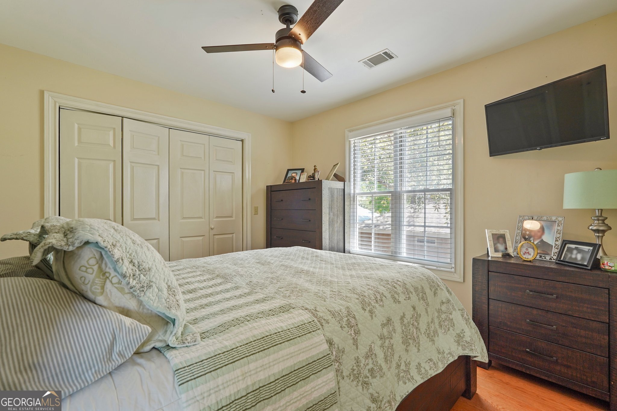 600 Shore Edge Trc St. Simons Island, GA 31522 - Photo 67 of 93 a bedroom with a bed and a flat tv screen on dresser