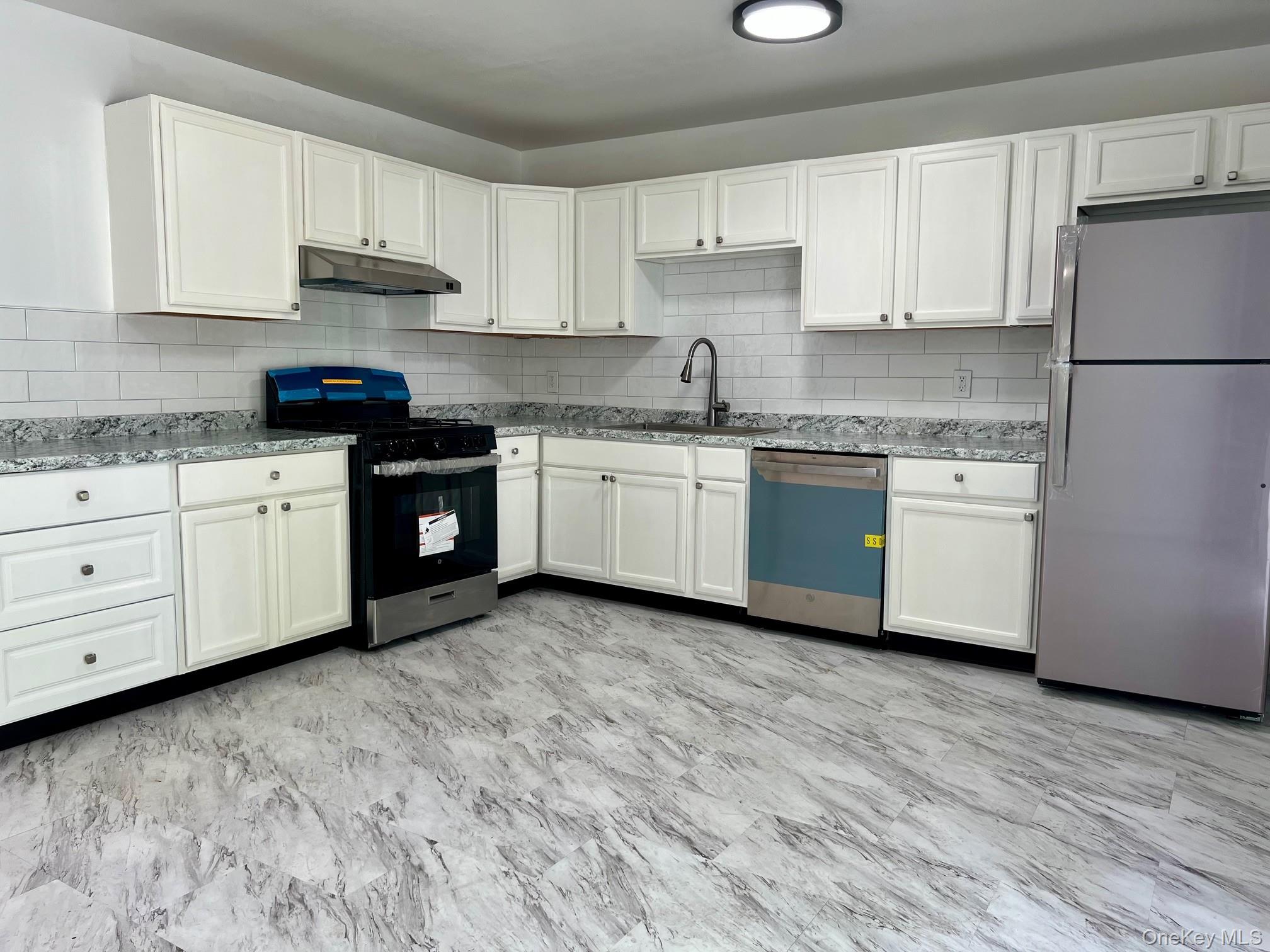 2740 South Road, Unit G11 Poughkeepsie, NY 12601 - Photo 3 of 13