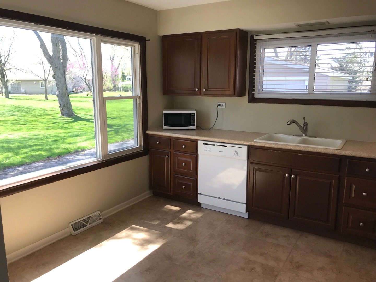 7106 High Road Darien, IL 60561 - Photo 12 of 23 Gallery Image 12